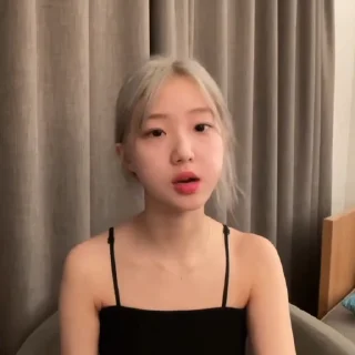 Sticker from yeojin @m1ts6u