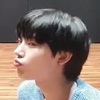 😗 emoji Ким Сону Telegram sticker 3 of 14