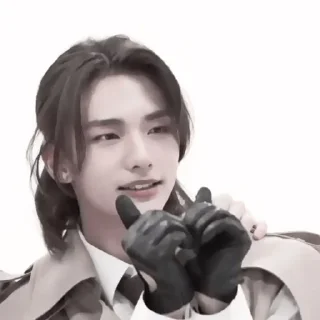 Sticker from 𖠿 :: 𝐇𝐘𝐔𝐍𝐉𝐈𝐍 𖥻 @MDDELICIEUX