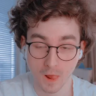 😚 emoji здесь живут фанаты броена Telegram sticker 6 of 46