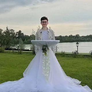 👰 emoji здесь живут фанаты броена Telegram sticker 22 of 46