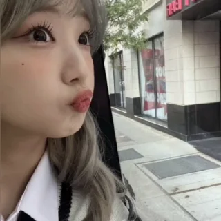 😍 emoji @nerh1h @daloow yeojin Telegram sticker 22 of 25