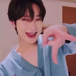 Sticker from Саранча 🫰🏻💜