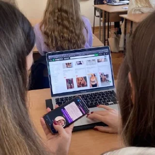 🔞 emoji 1 група в соло Telegram sticker 16 of 88