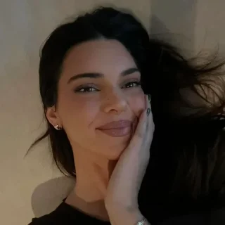 Sticker from kendall jenner @Stic20Min