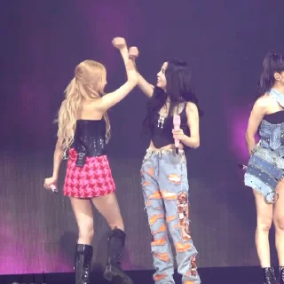 Sticker from ' blackpink ot4 — @QWPPLH ??
