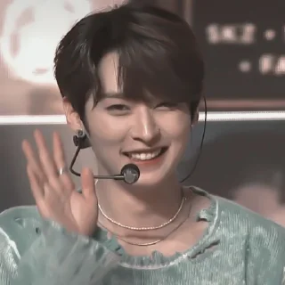 Sticker from [🥧] ;; minho ;; @lumicore_present