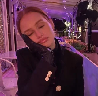 😴 emoji Madeline Petsch💋 Telegram sticker 16 of 60