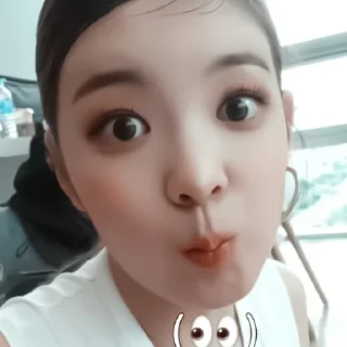 🍕 emoji lia by @kengastickers Telegram sticker 4 of 40