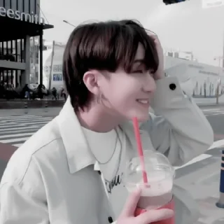 Sticker from [🍥] ;; changbin ;; @lumicore_present