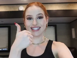 👍 emoji Madeline Petsch💋 Telegram sticker 8 of 60