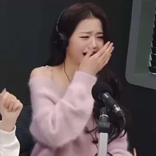 🤭 emoji Wonyoung Telegram sticker 24 of 30