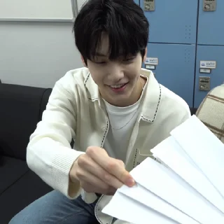 Sticker from soogyu @h7pm0a