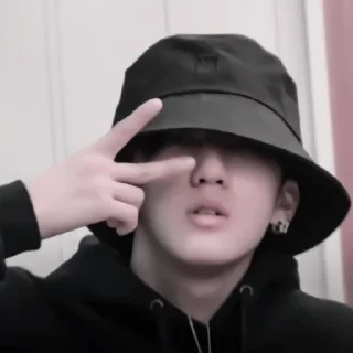🍥 emoji [🍥] ;; changbin ;; @lumicore_present Telegram sticker 11 of 40