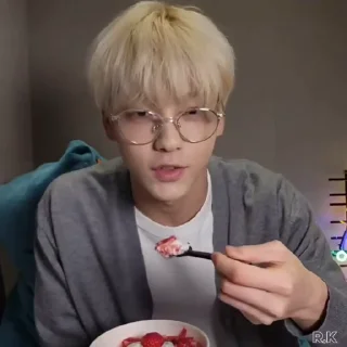 🍓 emoji Soobin by @rokkihelp Telegram sticker 11 of 30