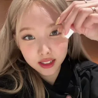 Sticker from Nayeon @vinihelpi