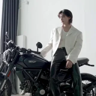 🏍 emoji @riahwanglee DIXON MAKING FILM Telegram sticker 15 of 97