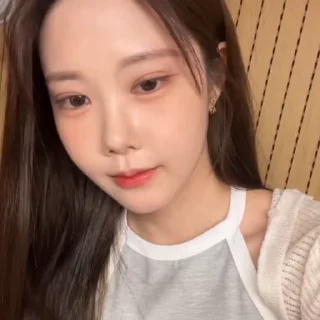 Sticker from chaewon & @sunn1w