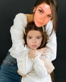 👩‍👧 emoji фийтман канон Telegram sticker 6 of 27