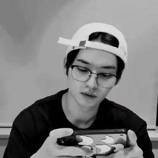 🎹 emoji Minho by @rokkihelp B&W Telegram sticker 18 of 30