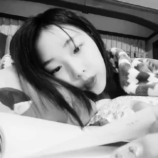 🌠 emoji Bw Yeojin @loonahellp Telegram sticker 12 of 50