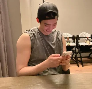 Sticker from Lee Jong-seok