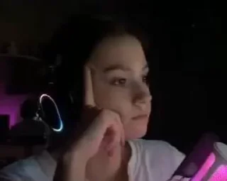 🌟 emoji Саша-Saшлык. twitch.tv/ssellv1 Telegram sticker 24 of 42