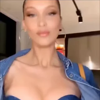 💋 emoji Bella Hadid by @jendash Telegram sticker 21 of 41