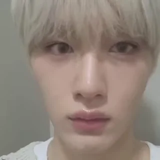 Sticker from @Vm0n7 hyunsuk