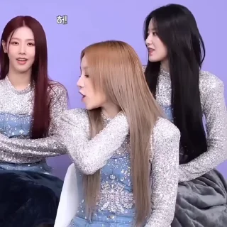 🌟 emoji yuqi | (G)-I-DLE Telegram sticker 13 of 14