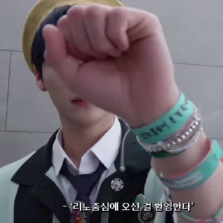 Sticker from lee know (v)log 8 - @Q5BYE
