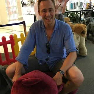 🧊 emoji Tom Hiddleston (by @nichieq) Telegram sticker 20 of 35
