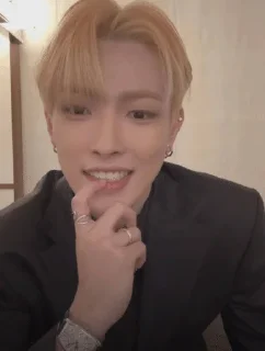 🫦 emoji ̶(̶s̶t̶r̶i̶p̶)̶ateez tiktok Telegram sticker 5 of 120