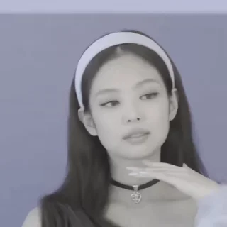 Sticker from 𝐽𝑒𝑛𝑛𝑖𝑒 𝑏𝑦 @kpop_help