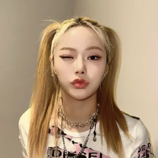 💋 emoji k-pop girl group (not very pop Telegram sticker 4 of 85