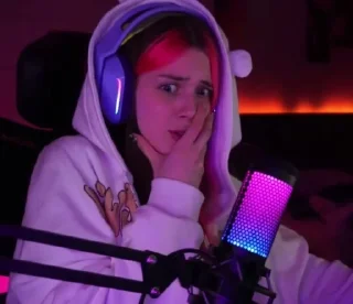 Sticker from Акула ван лав❤️‍🔥💋
