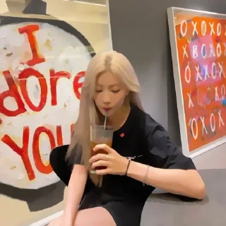 🎧 emoji が !¡🎧 Kim lip . . . @lastmeetingg Telegram sticker 7 of 28