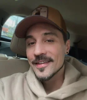 😄 emoji билаан Telegram sticker 2 of 15