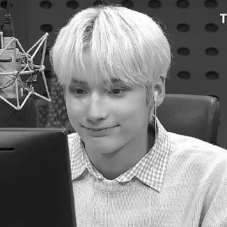 🌟 emoji HEUNING KAI from K-POP PLANET Telegram sticker 2 of 20