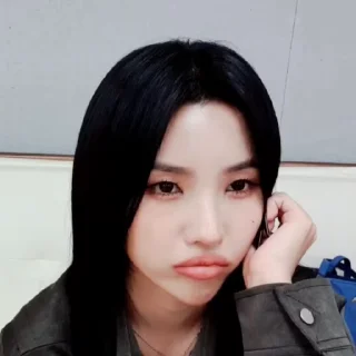 🤏 emoji 𐙚 soyeon @girlsgnr Telegram sticker 8 of 30