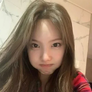 Sticker from nayeon.’’[⚡️]
