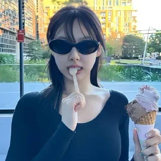 🍸 emoji nayeon.’’[⚡️] Telegram sticker 14 of 25