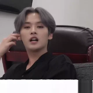 🤨 emoji Lee Know virt Telegram sticker 5 of 6