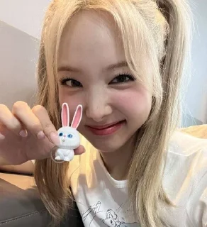 💗 emoji Nayeon Telegram sticker 19 of 28