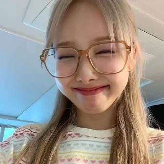🌟 emoji 🪷 I am Nayeon 나연 🪷 Telegram sticker 14 of 38