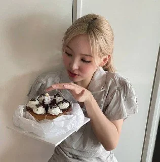 🧁 emoji nayeon for бс / рбс : Mой стик Telegram sticker 17 of 69