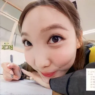 🤨 emoji nayeon for бс / рбс : Mой стик Telegram sticker 7 of 69