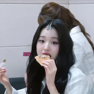 🧇 emoji wonyoung @lekefs @aeswt Telegram sticker 10 of 60