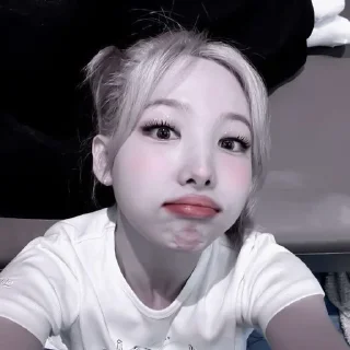 🌟 emoji nayeonon Telegram sticker 2 of 42