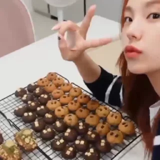 🌟 emoji yeji vlog Telegram sticker 14 of 50